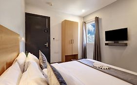 Hotel The Rasa Near Welcome Metro Station